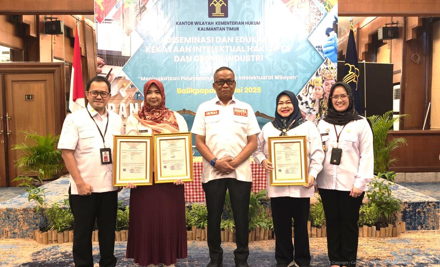 1. Penyerahan Sertifikat Merk