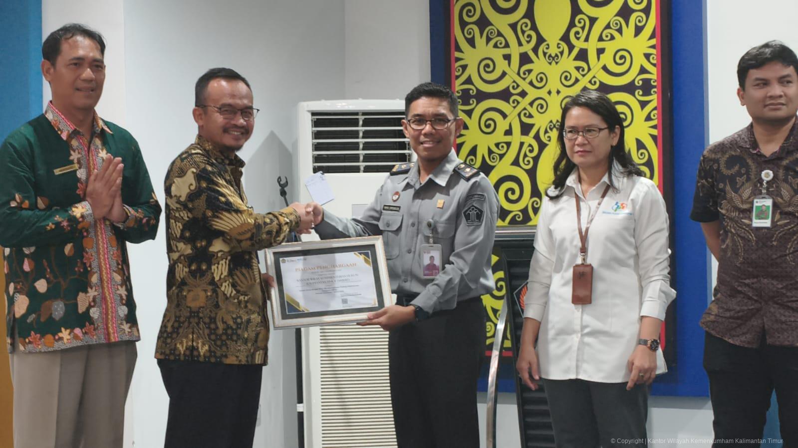 Evaluasi Anggaran Semester I, Kanwil Kemenkum Kaltim Raih Penghargaan di Mahakam Treasury Award TA 2025