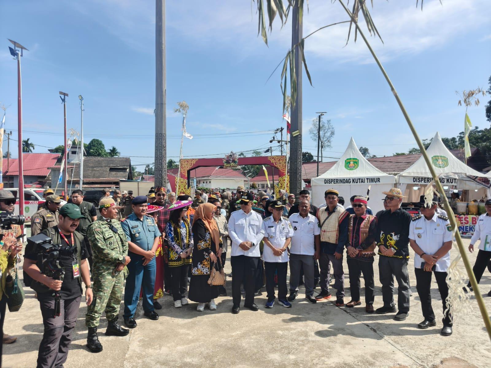 2. Menghadiri Perayaan Lom Plai