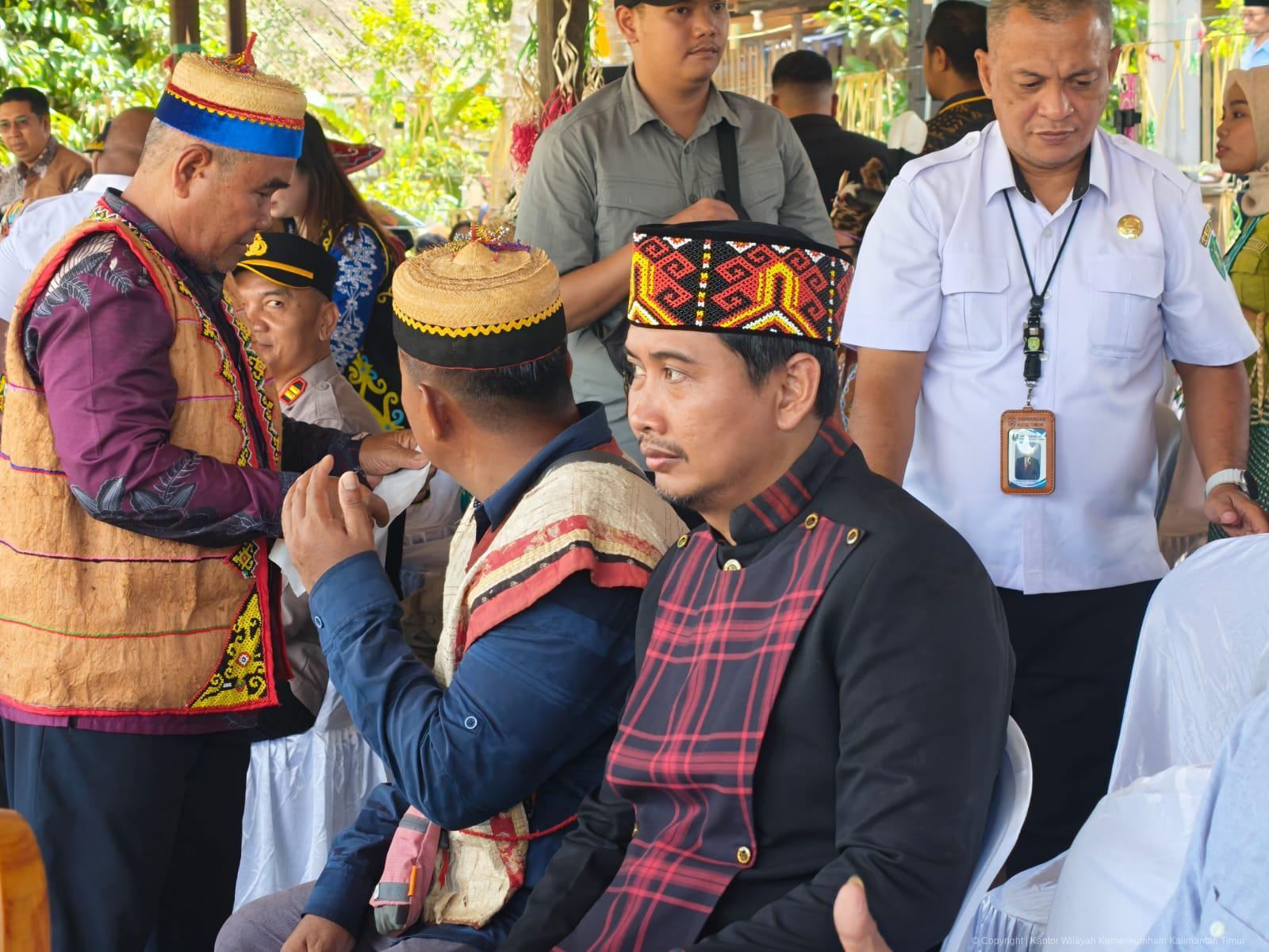 3. Menghadiri Perayaan Lom Plai