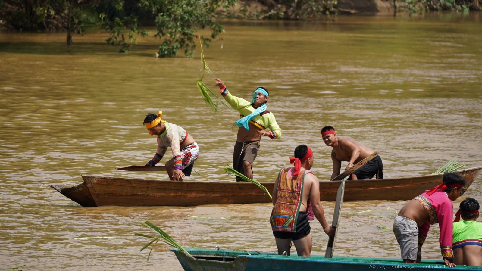 5. Menghadiri Perayaan Lom Plai