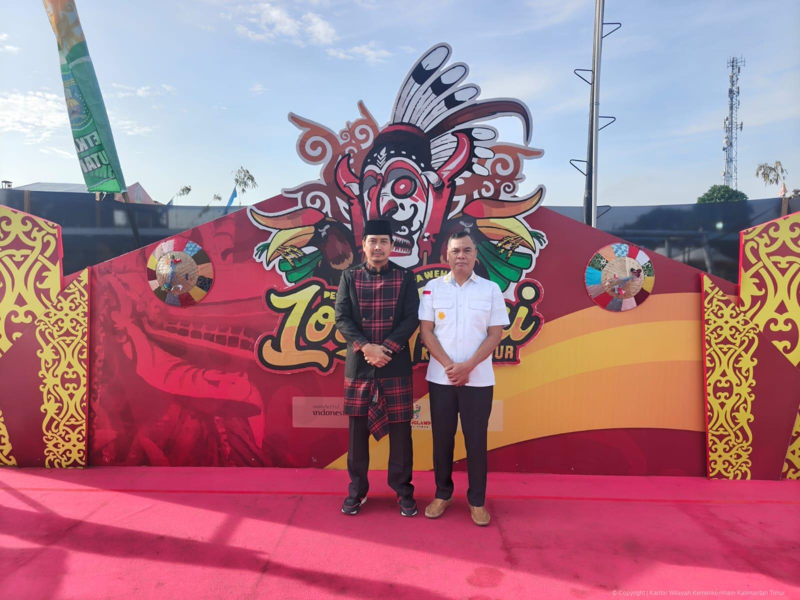 7. Menghadiri Perayaan Lom Plai